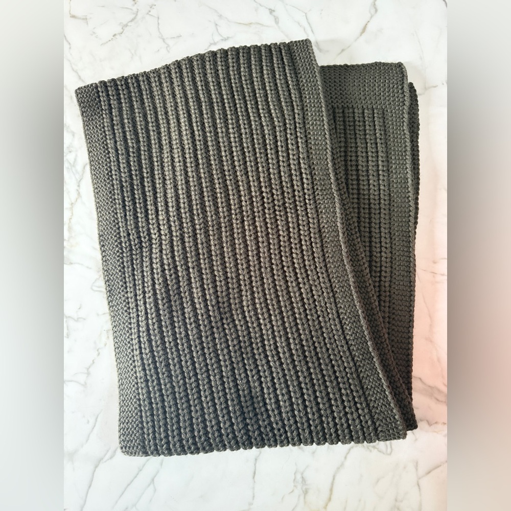 Banana Republic Cozy Knit Scarf, Khaki Green in good used condition